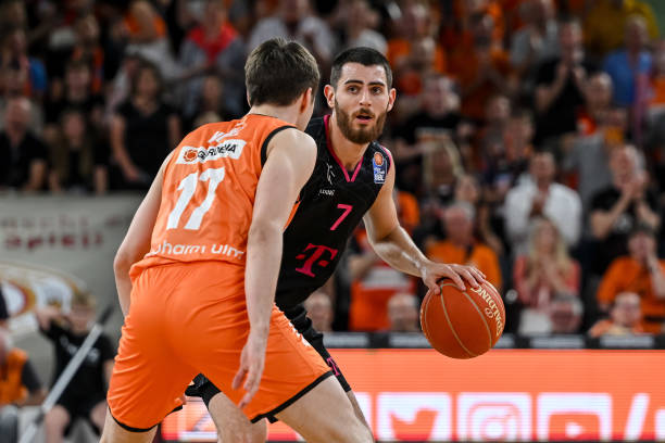 篮球比赛中 篮球比赛中