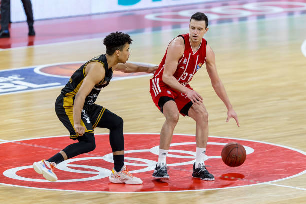 频频受阻 频频受阻