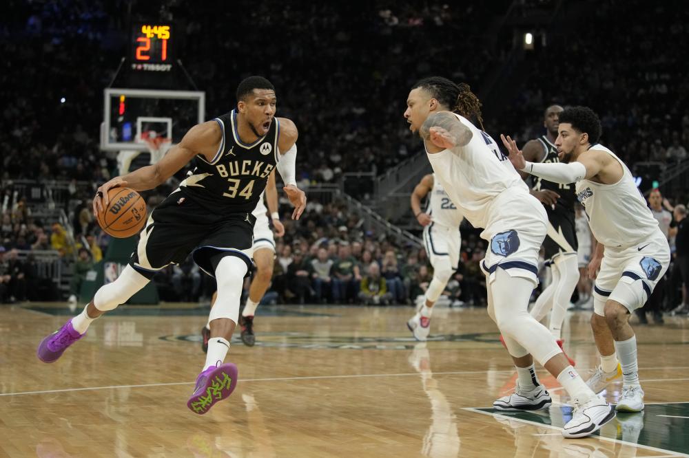 她用强大的 她用强大的